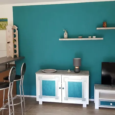 Hillig Apartment *