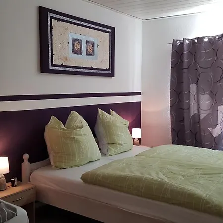 Hillig Apartment *