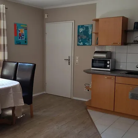Hillig Apartment *