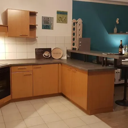 Hillig Apartment *