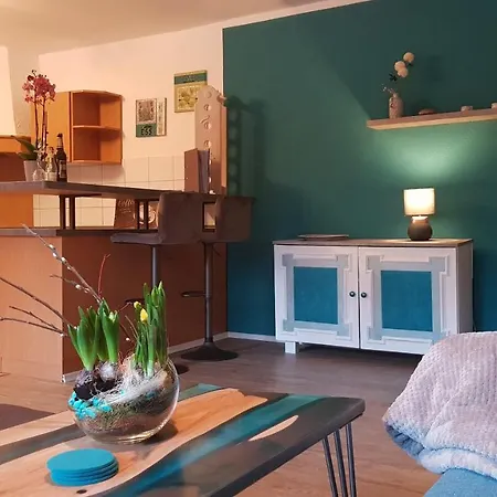 Hillig Apartment *
